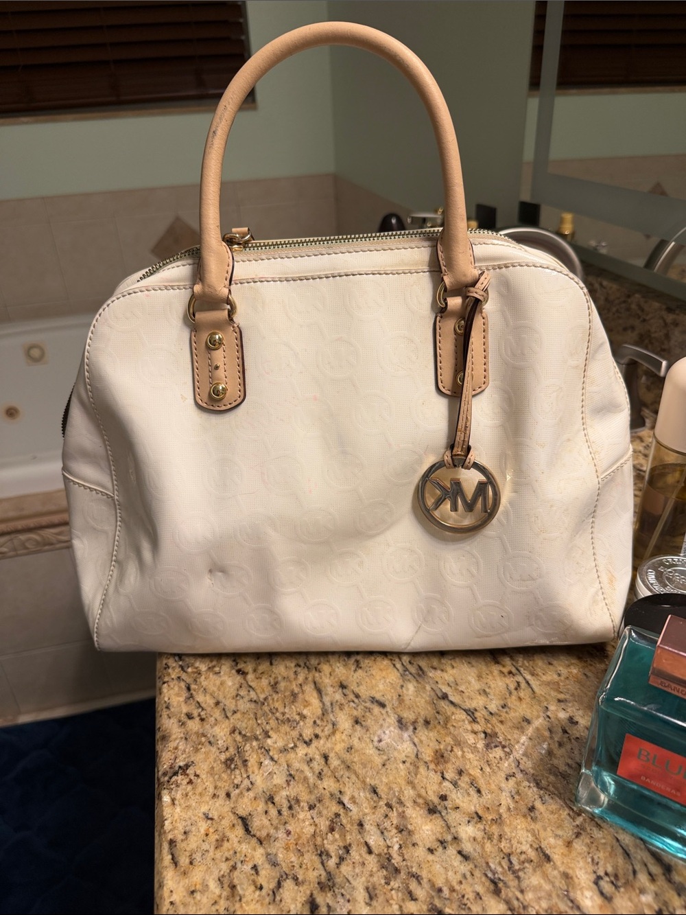 Michael Kors Elegant White Shoulder Bag